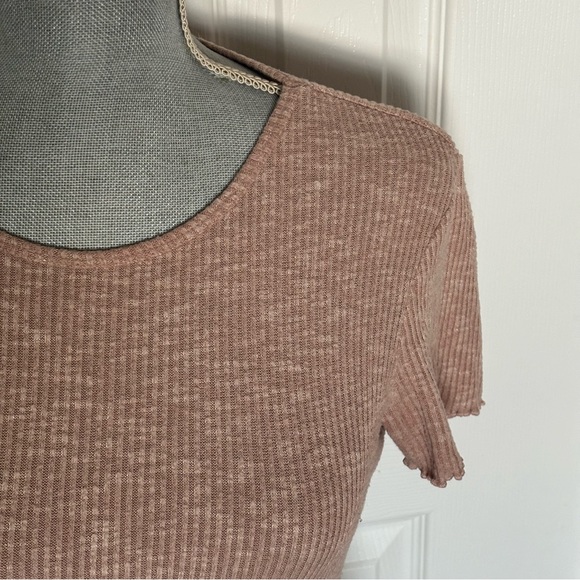 AMERICAN EAGLE LETTUCE TRIM RIBBED DUSTY PINK TOP SIZE M - Picture 5 of 7